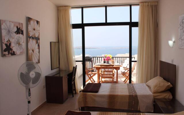 Seashells Penthouse with seaview terrace in Bugibba