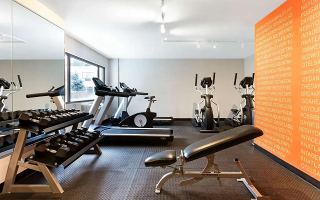 La Quinta Inn & Suites by Wyndham Chicago - Lake Shore