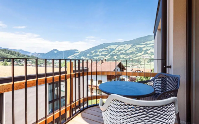 Modern Holiday Apartment With Balcony