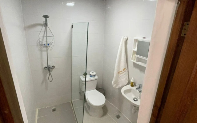 Room-central 1bd and Bth With Common Pic