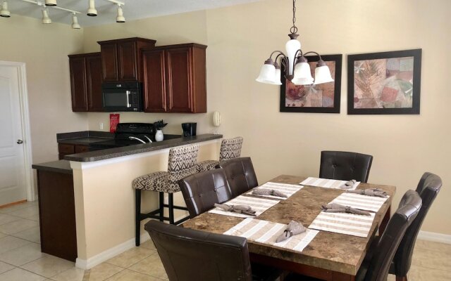 Four Bedroom Pool Home - 150 EP - Vusa