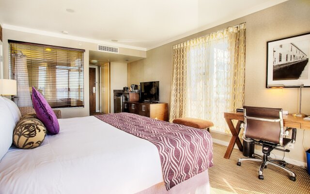 Pinnacle Hotel at the Pier