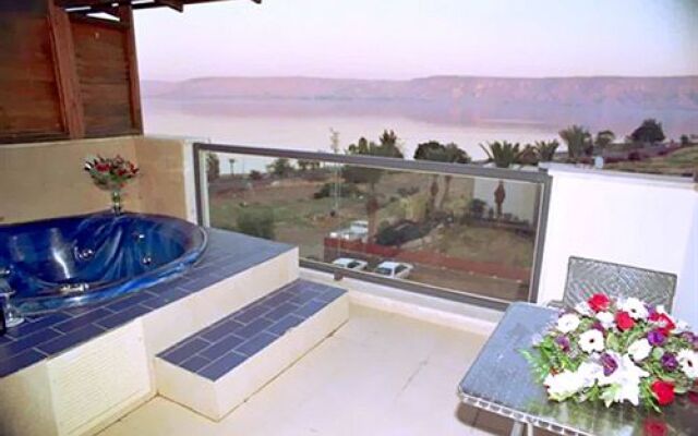 Ahuzat Hof Kinneret Chalet