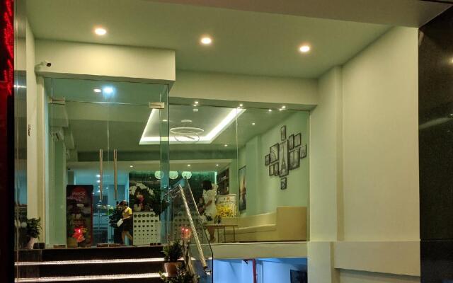 The Six Hotel