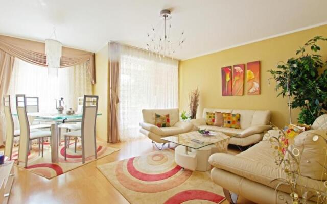 Id 4615 | Private Apartment