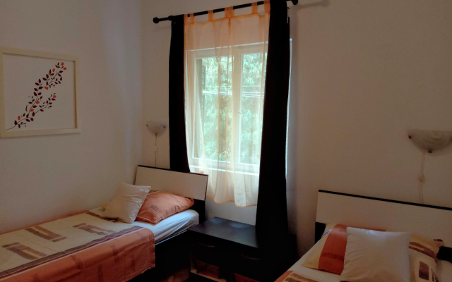 Holiday house Dragan - 50m from sea: Splitska, Island Brac