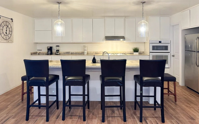 Spacious 3BR House Near Iconic Sandy Beach