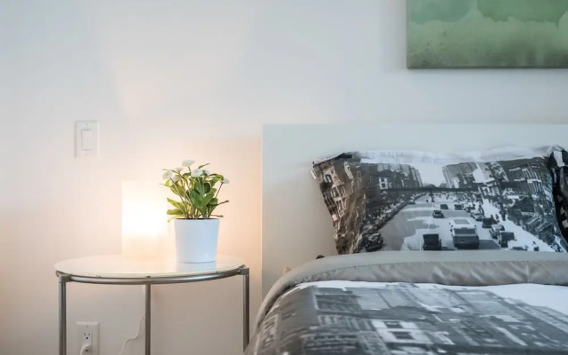 QuickStay - Luxury in Yorkville (Yonge & Bloor)