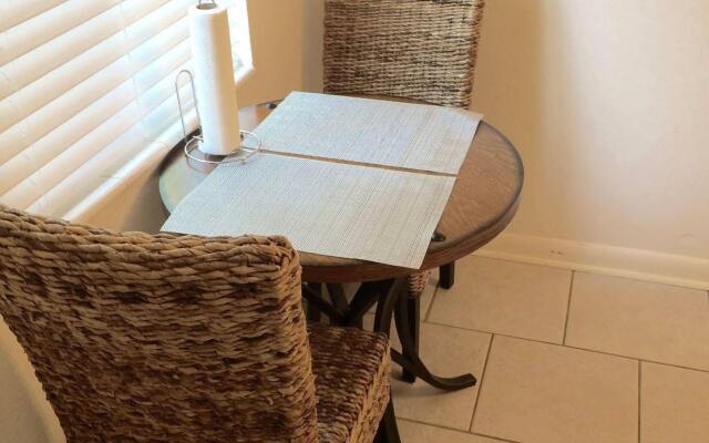 Great Escape Apartments by Lowkl