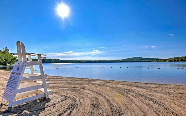 Family-friendly Cabin w/ Fire Pit in Pocono Lake!