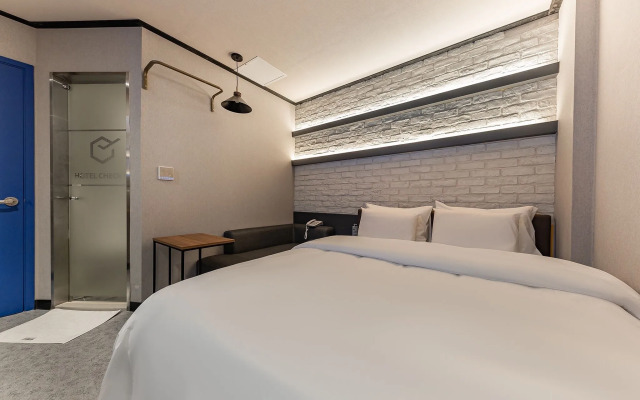 Cheonan Hotel Check-in