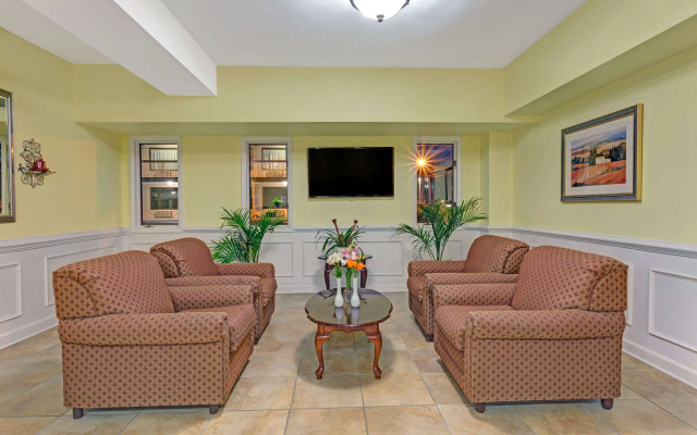 Travelodge by Wyndham Suites Virginia Beach Oceanfront