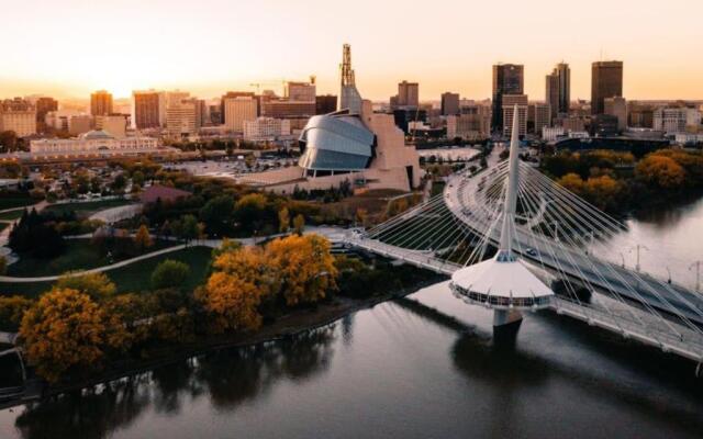 Gorgeous Modern 2BD Condo Heart of Wpg Coffee Location