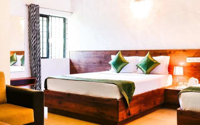Treebo Comforts Inn, University Road Deralakatte