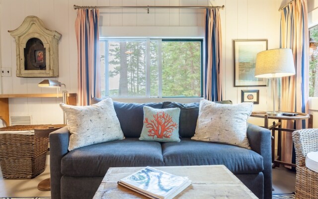 Chic Boothbay Harbor Studio Cabin by RedAwning