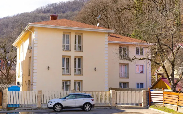 Dom Vverhdom Guest House