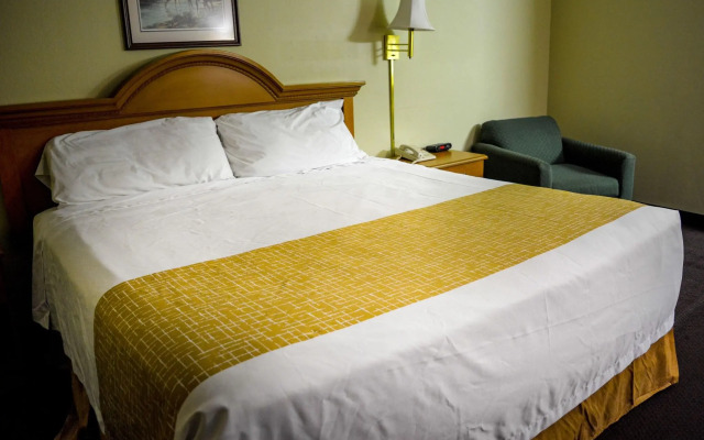 Travelodge by Wyndham St. Louis