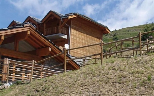 Skissim Select - Chalets Le Grand Panorama II 3* by Travelski