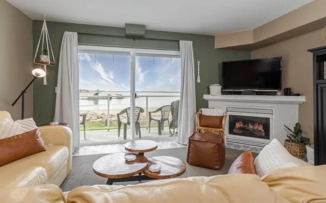 Waters Edge 304