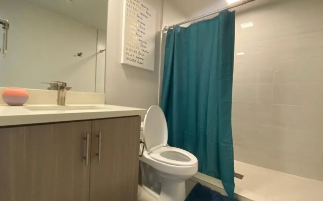 Gorgeous View 2bd 2ba Apartment in Hollywood
