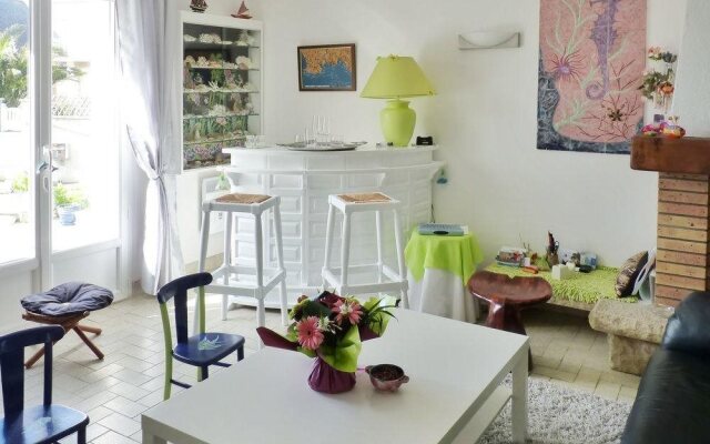 Enchanting villa by beach