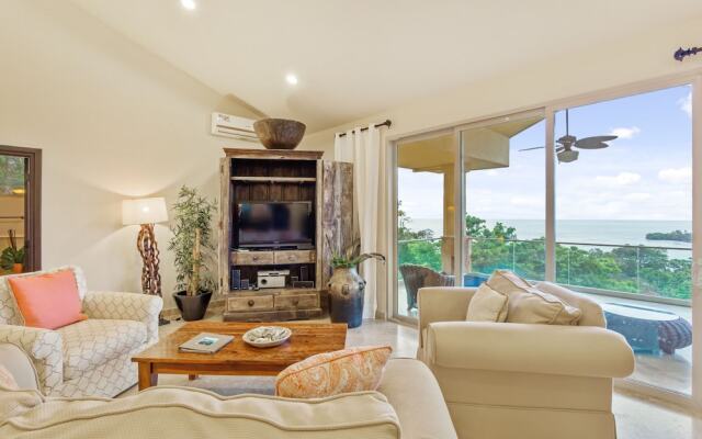 The Island Hub at Red Frog Beach Resort