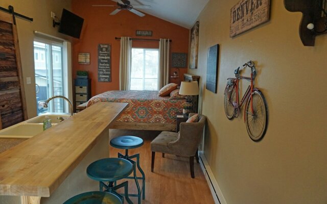 Industrial Old Town Bungalow W/ Free Cruiser Bikes