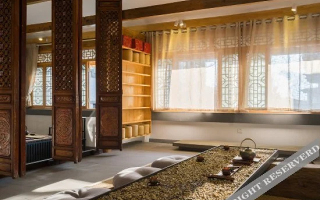 Tengchong and Shunhai Yan College Inn