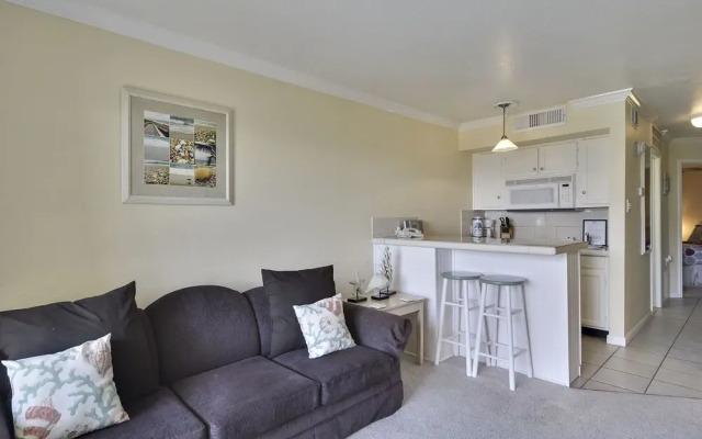 BC's Beach Condo-Victorian 6208