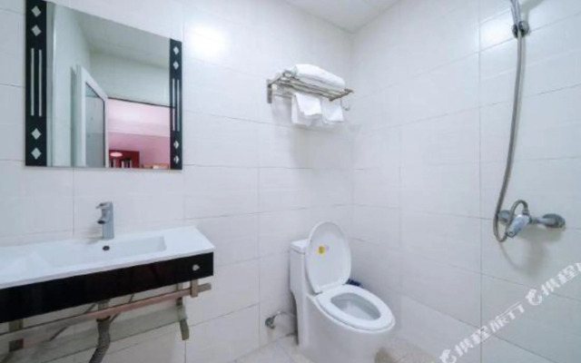 Zuolin Business Hotel