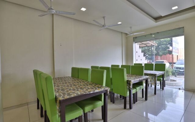 Capital O 41581 Hiriz Hotel
