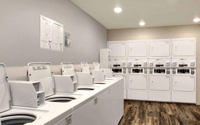 Extended Stay America Select Suites - Tampa - Northeast