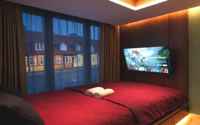 Crimson Autumn Suites JP