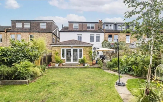 London Charm on Connaught Avenue