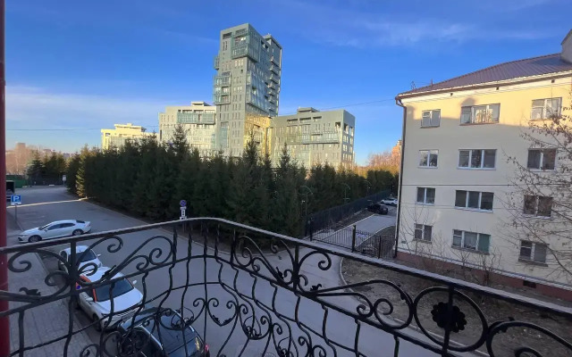 Big Family Apartment on Gogol Street 25