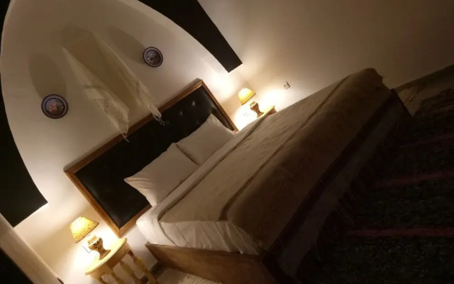 Tonarouze House