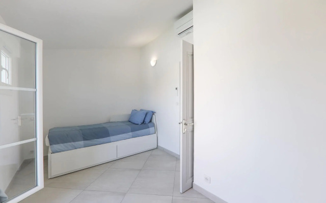 Superb holiday home in Port Grimaud with jetty