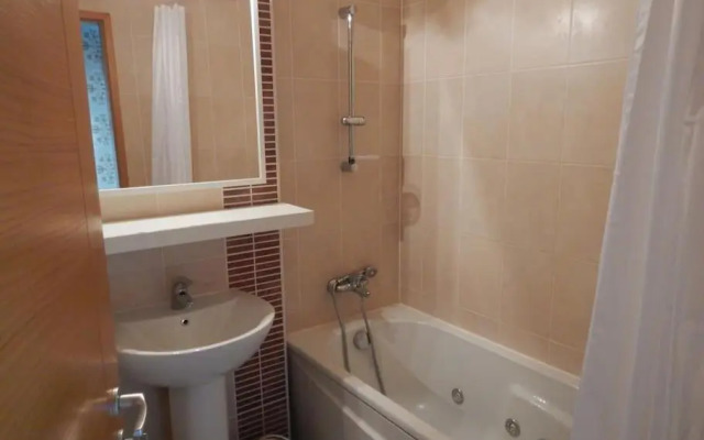 Imádnivaló medencés hotellakás szaunával.