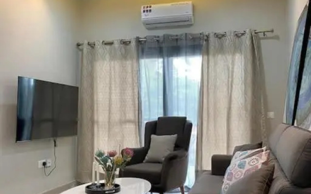 Modern 2-bedroom unit with pool and beach access