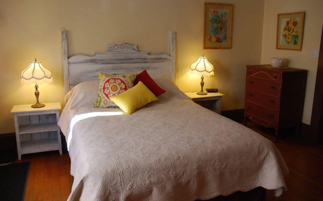 Victoria Falls House Inn