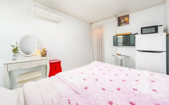 Geoje Forest-morning Spa Pension