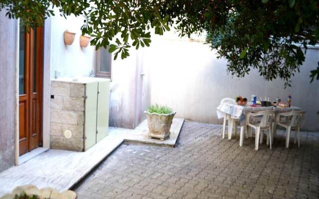 Villetta Carlotta Air conditioned House on two Levels in San Foca