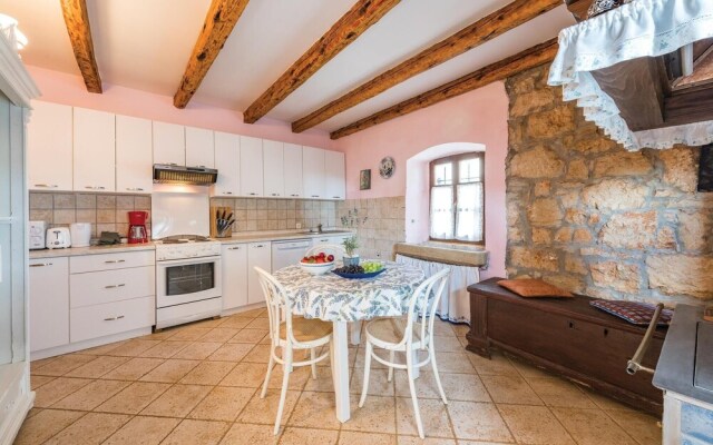 Beautiful Home in Markovac With Wifi and 5 Bedrooms