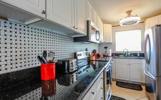 Seatuit Condominiums