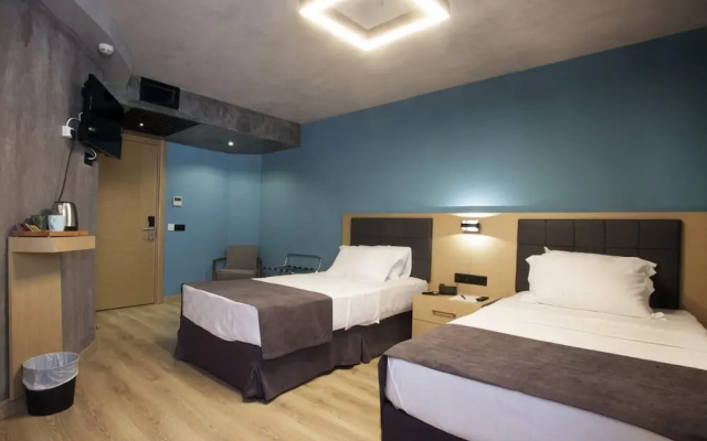 Redstone Hotel