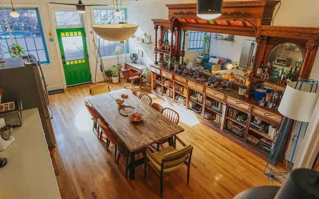 Wyatt's Saloon Guest House 2