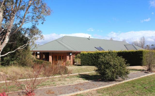 Gundaroo Manor Bed & Breakfast