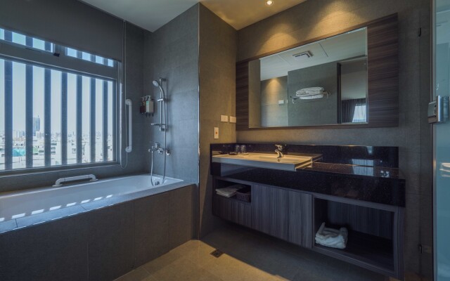 Watermark Hotel Kaohsiung Station