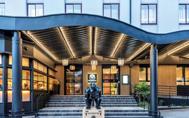 hotelImage