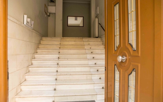 Best House, Kolchidos, Ampelokipoi Metro, Athens